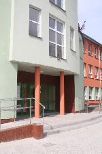 Baza Kolonijna BOSMAN II - budynek szkoły - wejście