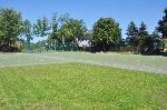 Baza Kolonijna BOSMAN II - widok na boisko wielofunkcyjne i boisko do piłki siatkowej