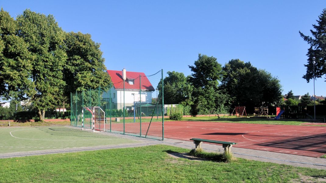 Baza Kolonijna BOSMAN II - boisko wielofunkcyjne i do koszykwki